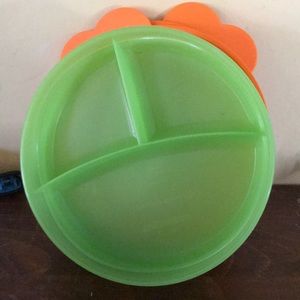 🌻Set of 2 Tupperware Kids divided plates